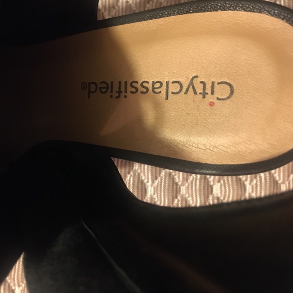 Black peep toe booties - Picture 3 of 3